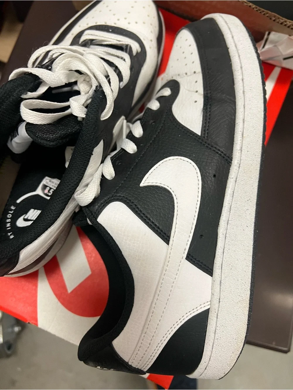 Nike Men's Black and White Low-Top Sneakers